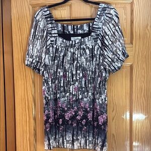 Dress Barn Black and White Relaxed Pleated Blouse